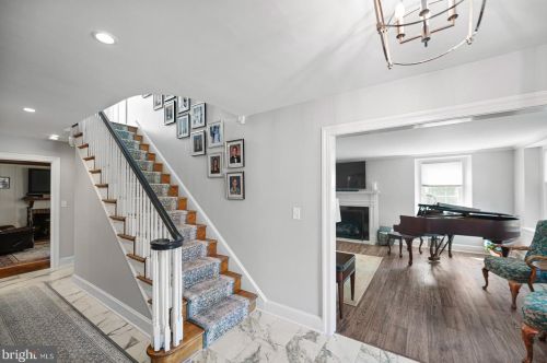 5 Lexington Ave, Pittsburgh PA 15215-3218 exterior