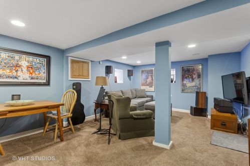 2319 Montrose Ave, Chicago IL 60618-1658 exterior