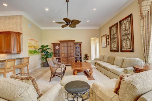 8280 Muirhead Cir, Boynton Beach FL 33472-5063 exterior