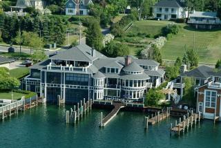 125 Belvedere Ave, Charlevoix, MI 49720-1410