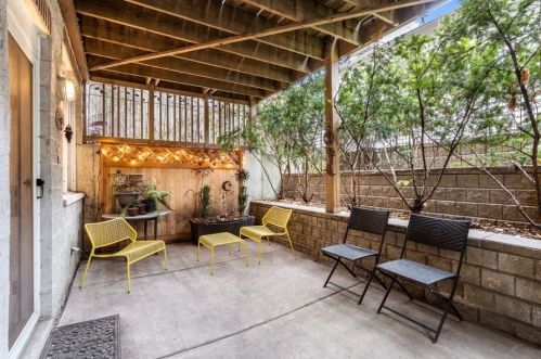 5776 Ridge Ave, Chicago IL 60660-3590 exterior