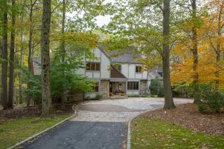 12 Calais Rd, Mendham, NJ 07945-2212