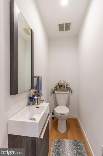 2123 Cumberland St, Philadelphia PA 19125-1718 exterior