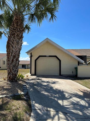 1758 Ryecroft Ct, Fort Pierce FL  34952-4135 exterior