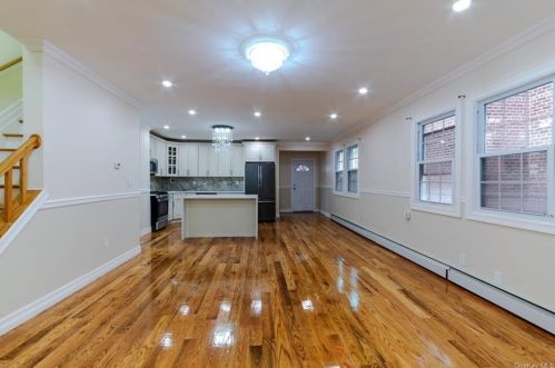 430 Swinton Ave, Bronx NY  10465-2915 exterior