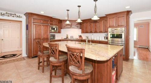 1 Briarcliffe Dr, Scotch Plains NJ 07076-2314 exterior