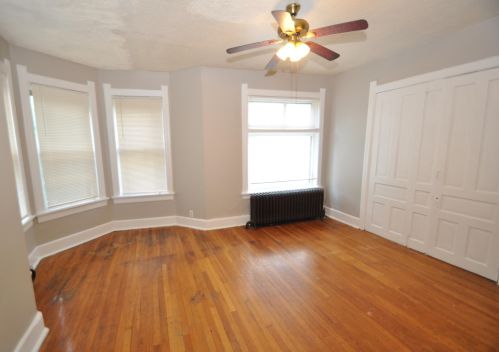 2362 1st St, Milwaukee, WI 53207-1401