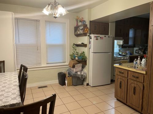 208 Keith Ave, Waukegan IL 60085-2136 exterior