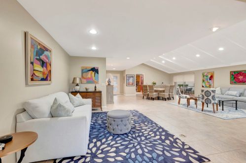 24 Gln Dr, Boynton Beach FL 33436-6208 exterior