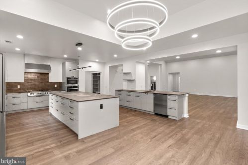 13708 Valley Dr, Rockville MD  20850-5402 exterior