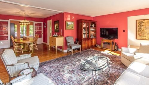 1490 Fox Trl, Mountainside NJ 07092-1301 exterior