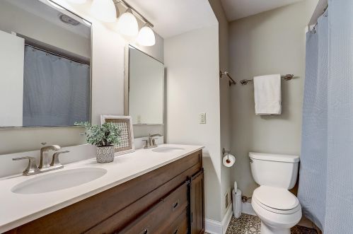 5536 Mohawk Ave, Milwaukee WI 53217-5034 exterior