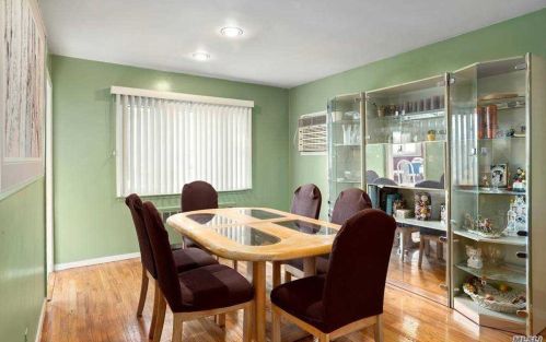 1045 Lawrence Ct, Valley Stream NY 11581-2709 exterior