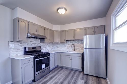 6848 3 Ave, Gary IN 46406-0015 exterior