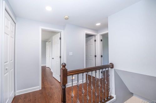 425 Rosemary St, Dearborn Heights MI  48127-3681 exterior