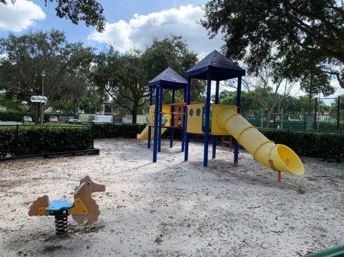 1230 Reserve Way, Naples FL 34105-3816 exterior