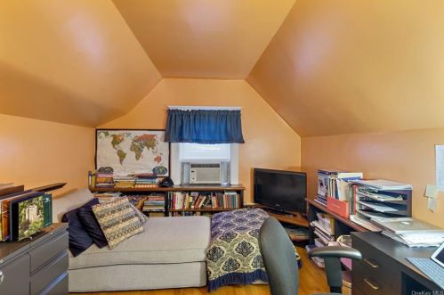 93 Brookside Ave, Mount Vernon NY 10553-1318 exterior