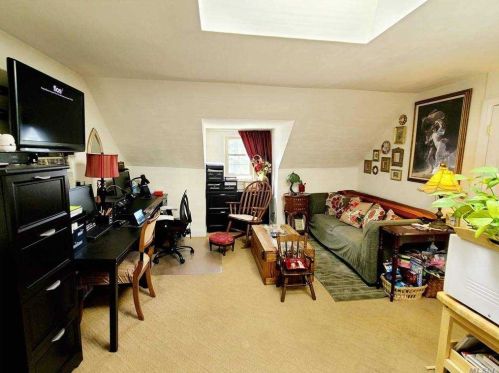 79 Berry St, Valley Stream NY 11580-3430 exterior