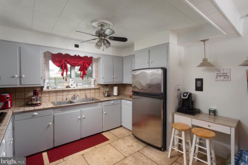 29 Forman Dr, Trenton NJ 08690-1606 exterior