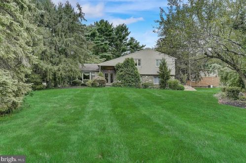 600 Bobwhite Ln, Huntingdon Valley, PA 19006-2118