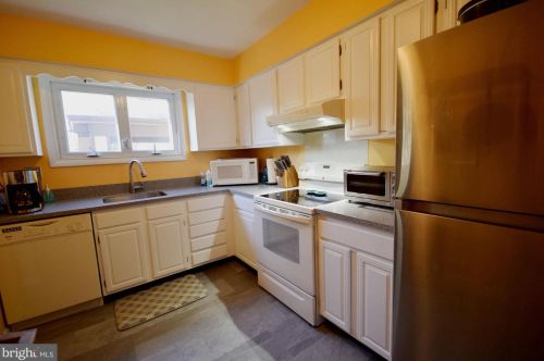 24 Abel Pl, Media PA 19063-5423 exterior