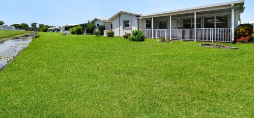 1592 14 Ave, Boynton Beach FL 33426-5807 exterior