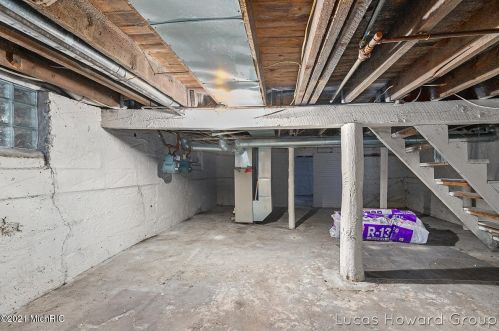 701 Vries St, Grand Rapids MI 49503-8118 exterior