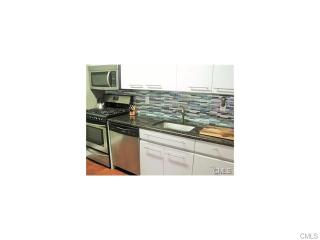 6 Honeysuckle Ln, Ridgefield CT  06877-3319 exterior