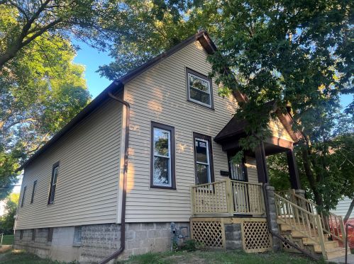 2578 16th St, Milwaukee, WI 53215-3038