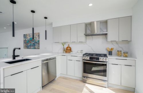 2620 Hagert St, Philadelphia PA 19125-1617 exterior