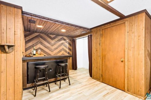 2344 Hutchinson Rd, Duluth MN 55811-3266 exterior