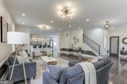 907 Gilbert Rd, Rockville MD  20851-1315 exterior