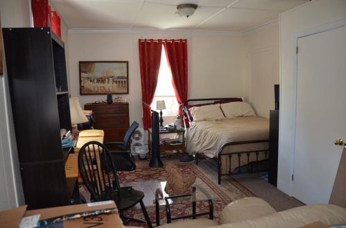 90 Gibbs Ave, Middletown RI 02840-2239 exterior