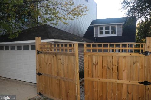 2911 17th St, Washington DC  20018-1825 exterior