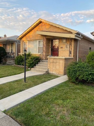 9529 Prairie Ave, Chicago, IL 60628-1418