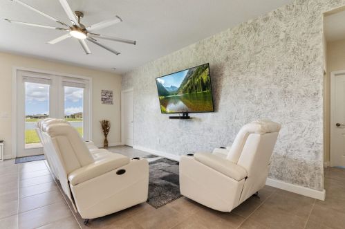 881 Bent Creek Dr, Fort Pierce FL  34947-1326 exterior