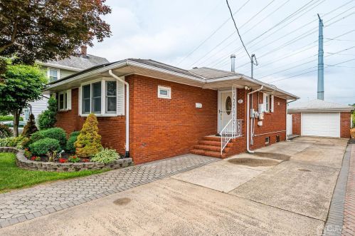 57 Barton St, Edison, NJ 08837-2855