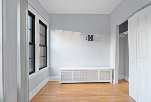 7327 Luella Ave, Chicago IL 60649-4109 exterior