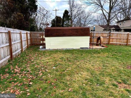 104 Armstrong Ln, Lancaster PA  17603-5972 exterior