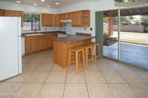 2102 Florence Dr, Tucson, AZ 85719-2817