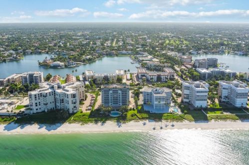 3003 Gulf Shore Blvd, Naples FL 34103-3923 exterior