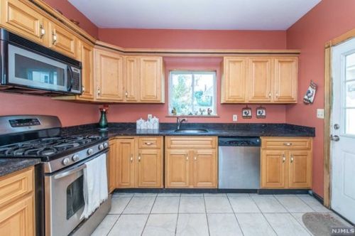 71 St, Union City NJ 07086-7101 exterior