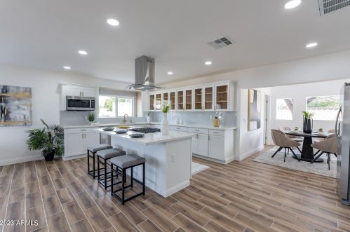 1121 Bethany Home Rd, Phoenix AZ  85014-2229 exterior