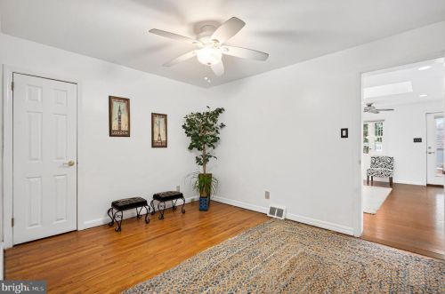 236 Memorial Ave, Tavistock NJ 08033-2952 exterior