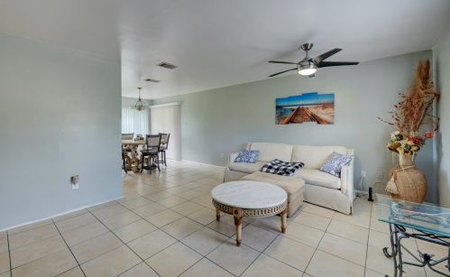 218 Cherryhill Rd, Fort Pierce FL 34953-6232 exterior