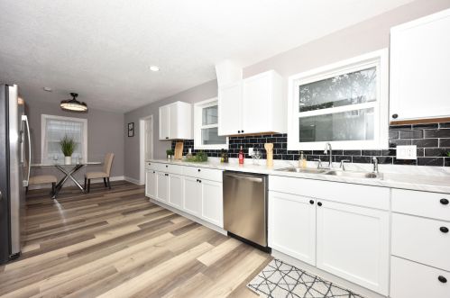 2926 Bobolink Ave, Milwaukee WI  53209-4248 exterior