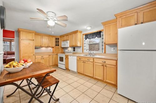 49 Rimmon St, Seymour, CT 06483-2705