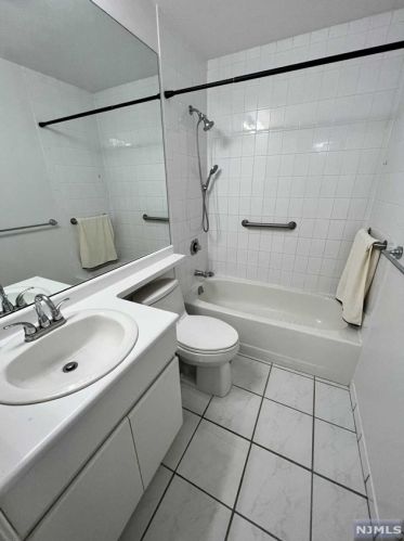 202 Nelson Ct, Edgewater NJ  07020-1631 exterior