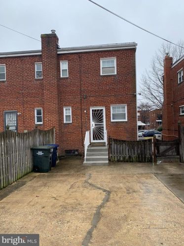 770 Oglethorpe St, Washington, DC 20011-2735