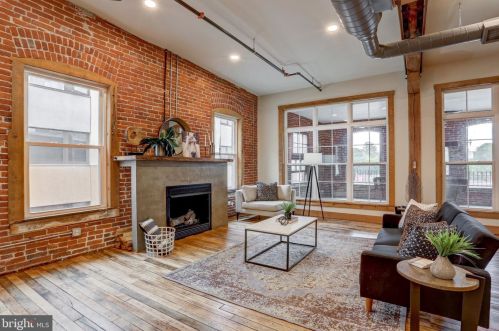 220 Prince St, Lancaster PA 17603-5878 exterior